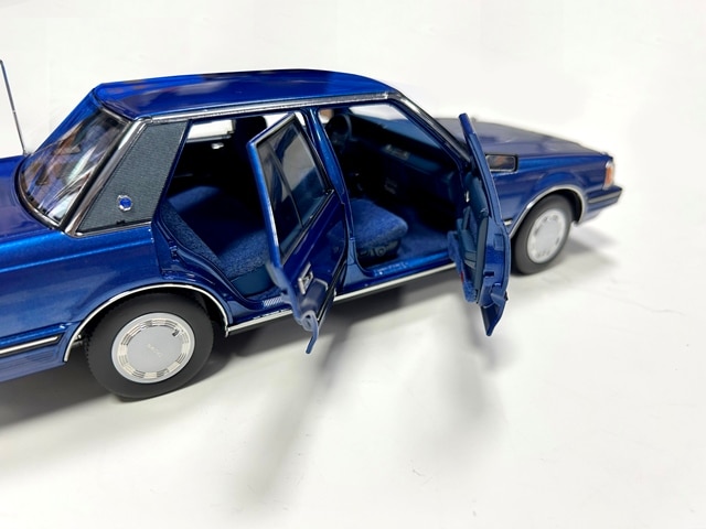 XiaoGuang MODEL 1/18 トヨタ クラウン MS122 ディープブルー【8251122DKB】ミニカー 返品種別B_3