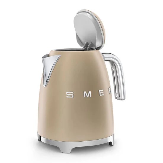 smeg KLF03CHMJP 電気ケトル　1.7L　シャンパンマットSMEG[KLF03CHMJP] 返品種別A