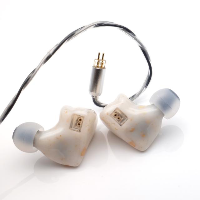 新品未開封HEARTFIELD イヤホン カナル型 新品未開封HEARTFIELD イヤホン カナル型