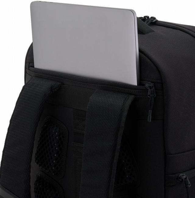 アンダーアーマー DOM-6007430-001 UAトライアンフ ジム バックパック（Black/Black・35L）UNDER ARMOUR[DOM6007430001] 返品種別A_7