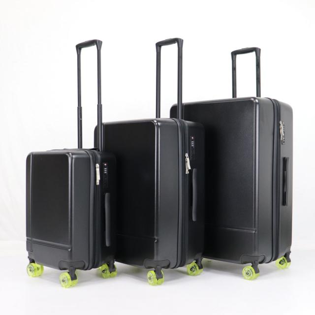 一六八(イロハ) UT103-2-BKM UP TOURRER カラーフット拡張キャリーケース(ブラック・Mサイズ・24インチ)[UT1032BKM] 返品種別B 一六八(イロハ) UT103-2-BKM UP TOURRER カラーフット拡張キャリー