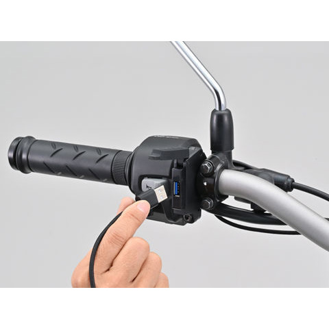 デイトナ 41372 バイク専用電源スレンダー USB QC3.0対応[41372