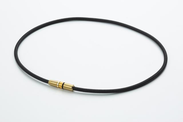 ファイテン RAKUWAネック　磁気チタンネックレス　BULLET（ブラック/ゴールド）［サイズ：50cm］ phiten　ラクワ 0219TG805153返品種別A