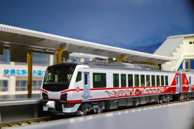 カトー (N) 10-1917 HB-E300系「ひなび」 2両セット カトー 10-1917 HB-E300ケイ ヒナビ 2R返品種別B_7