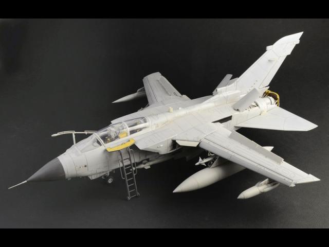 タミヤ 1/32 トーネード GR.4 (パイロット人形付き）【25425】プラモデル  返品種別B_9