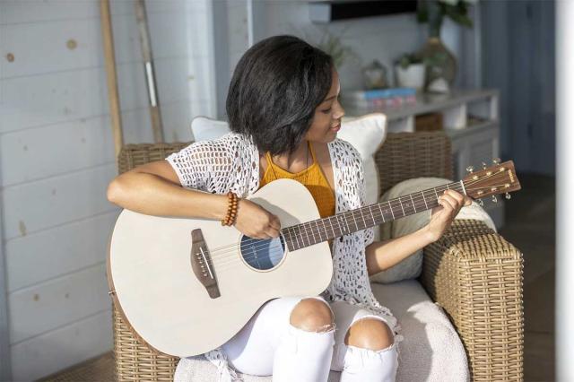 ヤマハ STORIA-I アコースティックギター(オフホワイト)YAMAHA STORIA