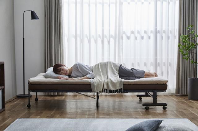 アイリスオーヤマ OTB-BRR 折りたたみベッド 幅945×奥行2000×高さ350mm（ブラウン）IRIS[OTBBRR] 返品種別A_9