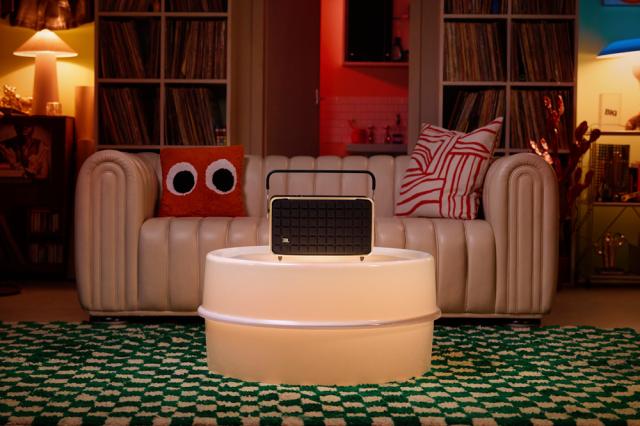 JBL JBLAUTH300BLKJN Bluetooth対応 ポータブルワイヤレススピーカーJBL AUTHENTICS 300[JBLAUTH300BLKJN] 返品種別A_15
