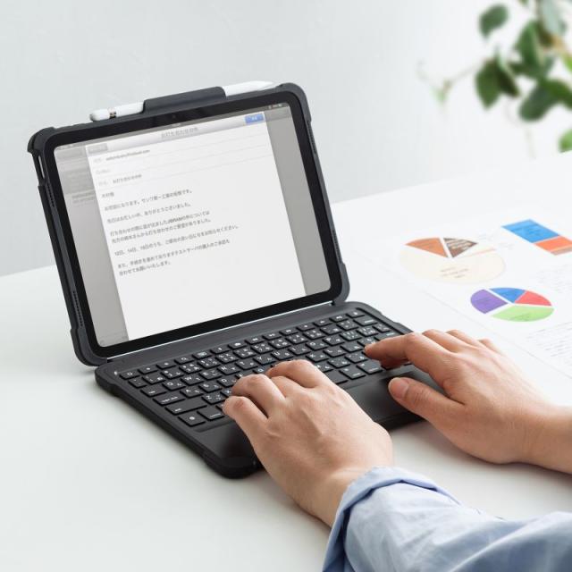 サンワサプライ 10.9インチ iPad（第10世代）専用ケース付きキーボード タイプCケーブル接続 英語配列78キー  SKB-IP6BK返品種別A_13
