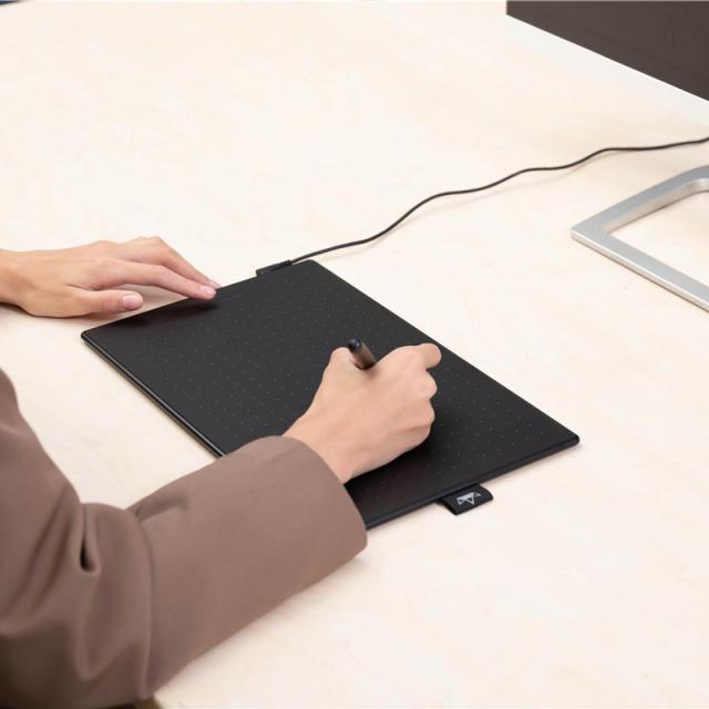 HUION RTP-700-K ペンタブレット（コスモブラック）フイオン　Inspiroy RTM-700[RTP700K] 返品種別A_2