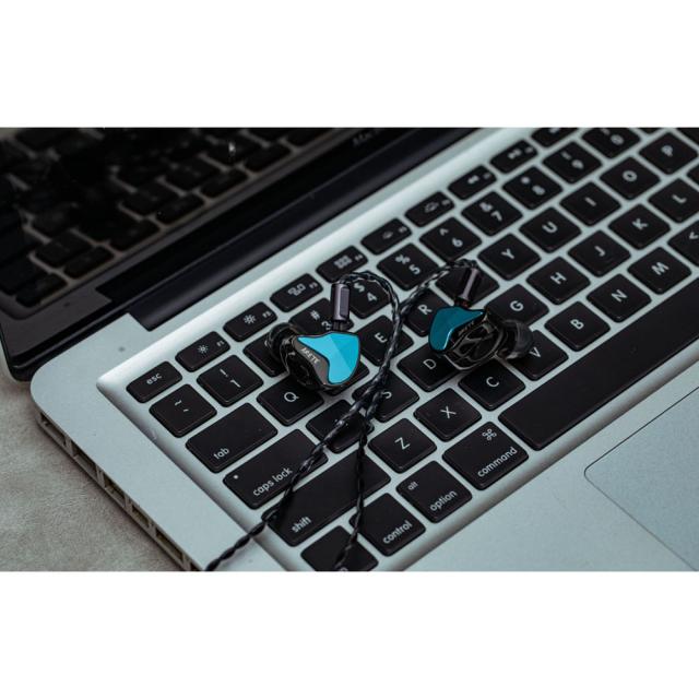 ジーガート ZII020 ハイブリッド密閉型カナルイヤホン（ブルー）ZiiGaat x Fresh Reviews Arete II - Blue[ZII020] 返品種別A_12