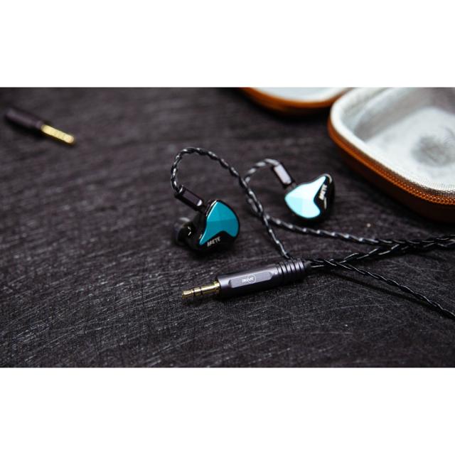 ジーガート ZII020 ハイブリッド密閉型カナルイヤホン（ブルー）ZiiGaat x Fresh Reviews Arete II - Blue[ZII020] 返品種別A_14