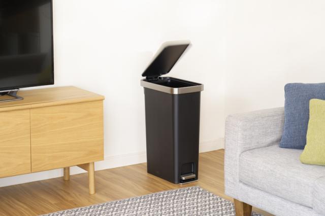 EKO JAPAN EK6268-40L-BL ハナ スリムプラスチックステップビン (容量：40L・ブラック)[EK626840LBL] 返品種別A_1