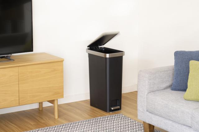 EKO JAPAN EK6268-40L-BL ハナ スリムプラスチックステップビン (容量：40L・ブラック)[EK626840LBL] 返品種別A_2