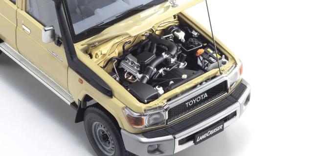 ALMOST REAL 1/18 トヨタ ランドクルーザー 76 2017 (ベージュ)【AL870102】ミニカー  返品種別B_3