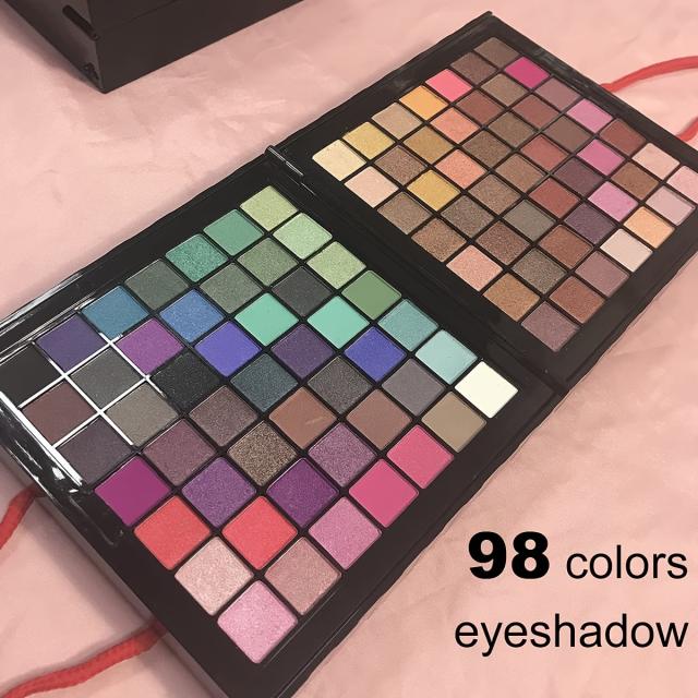 女性向けのメイクセット。アイシャドウパレット、ブラッシュ、リップグロス、コンシーラーなど177色が全て揃ったフルセット。鏡とアプリケーター付きで、母の日のプレゼントに最適なオールインワンメイクキット。_7
