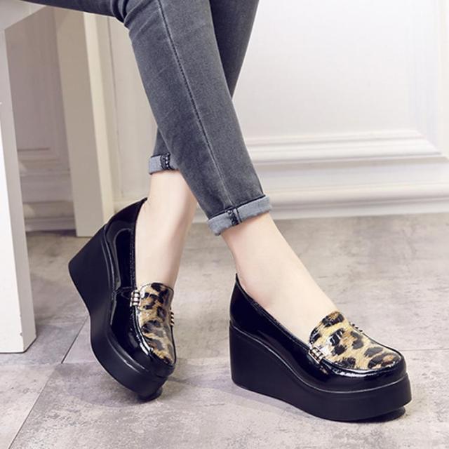 ローファー レディース 厚底 スリッポン 厚底ローファー ハイヒール スリッポンシューズ PUレザー フェイクレザー 光沢感 ツヤ感 エナメル調 通学 ぺたんこ 大人 カジュアル 春新作 ローファー レディース 厚底 スリッポン 厚底ローファー ハイヒール