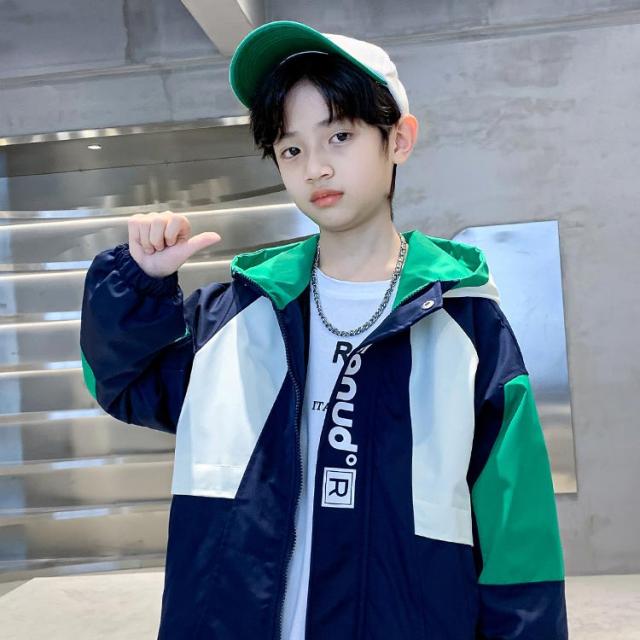 ジャケット 春秋 子供服 フード付き 軽量 通気性 男の子 マウンテンパーカー ウインドブレーカー 韓国風 アウター バイカラー ポケット付き 防風 アウトドア 通園 通学 お洒落 送料無料 その他子供服（アウター）