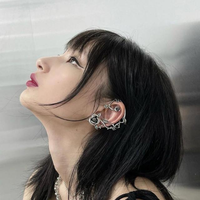 送料無料】 軟骨ピアス 左耳用 ボディピアス ばら バラ 薔薇 かわいい