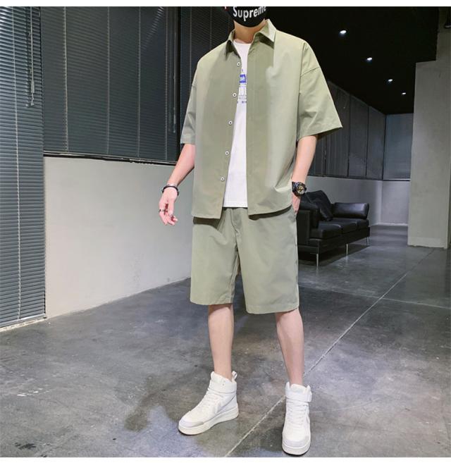 近年モデル✨BURBERRY 半袖シャツ　ハーフパンツ　上下セットアップ　135 上下セット メンズ 夏物 セットアップ 半袖シャツ ハーフパンツ