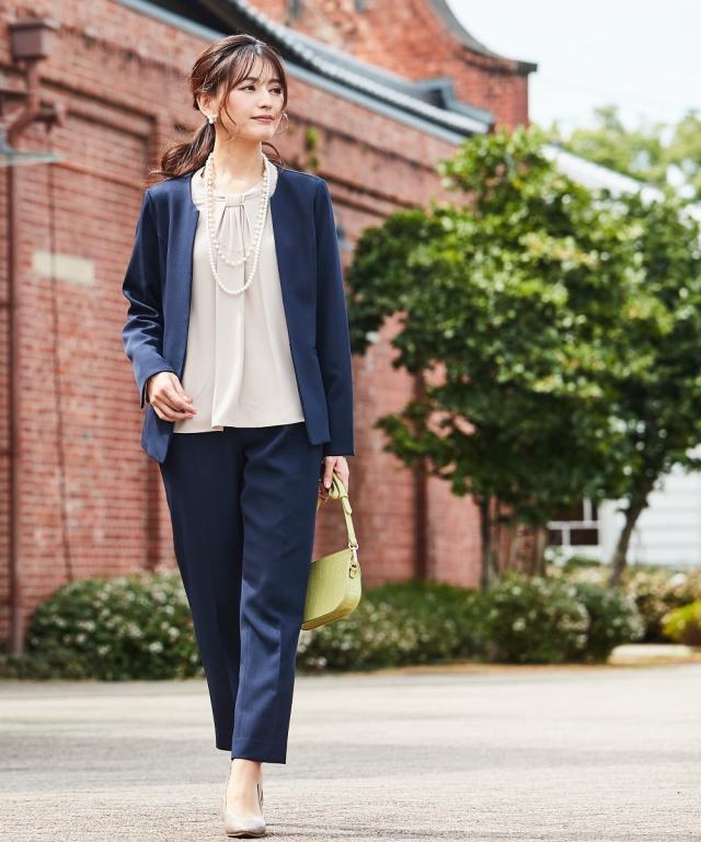 フォーマル 3点セット 大きいサイズ レディース 入学式 卒業式 タック ボウタイ風 デザイン ブラウス + ノーカラー ジャケット + テーパード パンツ ネイビー＋グレージュ＋ネイビー/黒＋オフ＋黒 4L/5L/6L ニッセン nissen agesugi_sfaの通販は