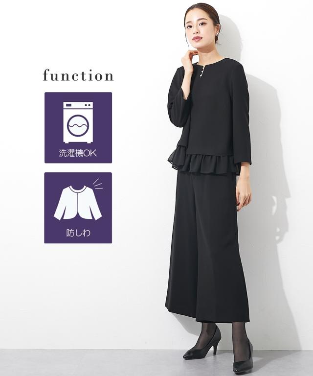 喪服 礼服 ブラックフォーマル パンツスーツ レディース 日本製生地使用 洗える防しわ パール調ボタン使いレイヤード ブラウス ＋ワイド パンツ セットアップ スーツ ｜ 有〔Callarus〕 agesugi_sfaの通販は