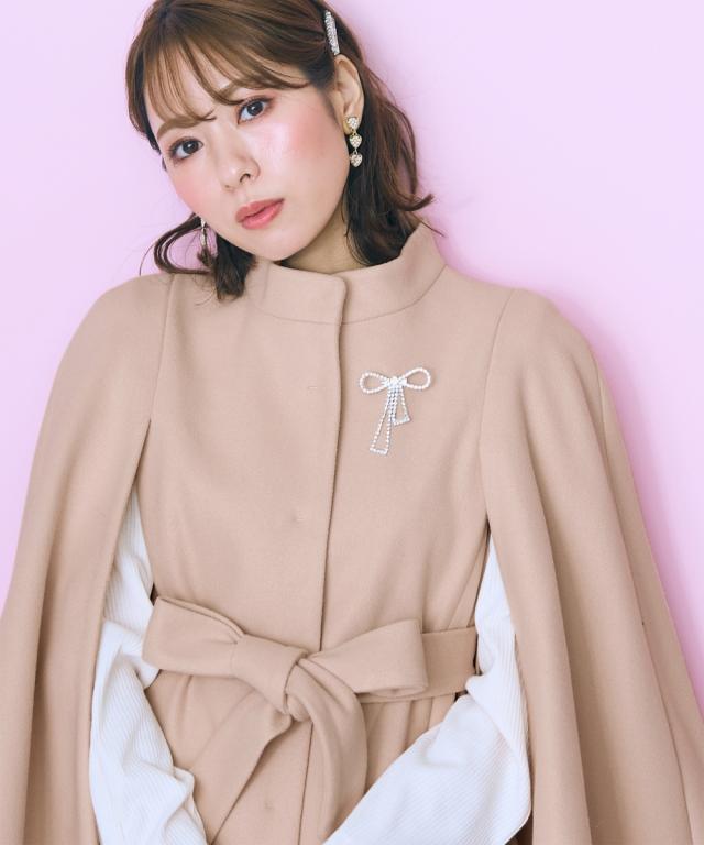 コート アウター レディース ケープ デザイン リボンブローチ付 marun L/LL/3L/4L/5L ニッセン nissen agesugi_sfaの通販は