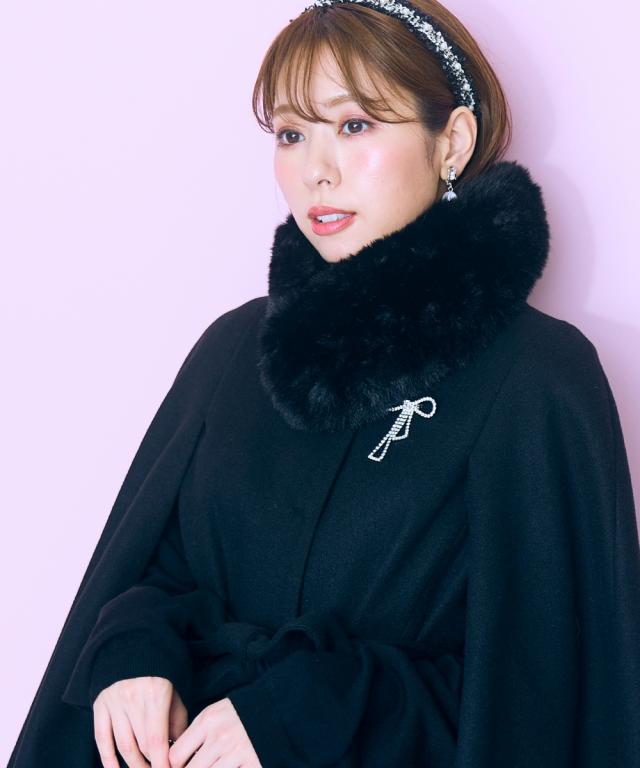 コート アウター レディース ケープ デザイン リボンブローチ付 marun L/LL/3L/4L/5L ニッセン nissen agesugi_sfaの通販は