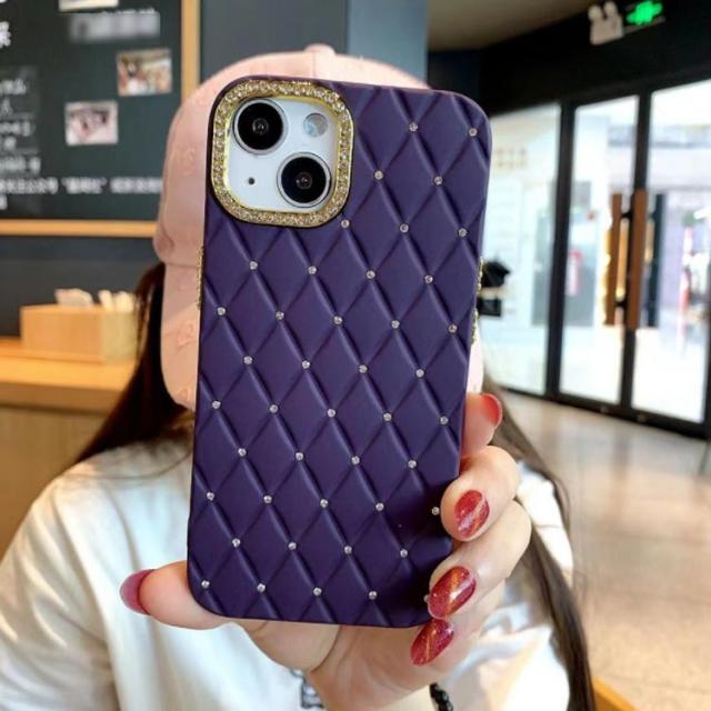キルティングビジューiPhoneケース　新品未開封　iPhone15 ZENIX DESIGN TECH iPhone16 ケース iPhone15 カード収納