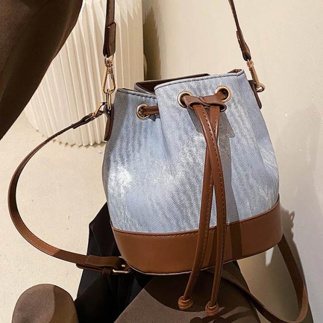 バレンシアガ　巾着バック　バケツバック バレンシアガ 巾着バック バケツバック 巾着 BALENCIAGA(バレンシアガ