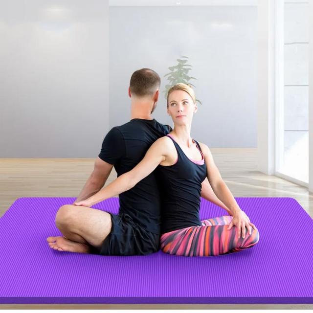 大きいサイズ ケース付き ヨガマット 大判 特大 15mm 15mm 幅広 バンド付き 2人用 200*130cm 130cm 極厚 痛くない ワイド ヨガマット 筋トレ ピラティス フィットネス ダイエット マット 厚手 エクササイズマット ストレッチマット 宅トレ 防音 大きいサイズ ケース付き ヨガマット 大判 特大 15mm 15mm 幅広 バンド