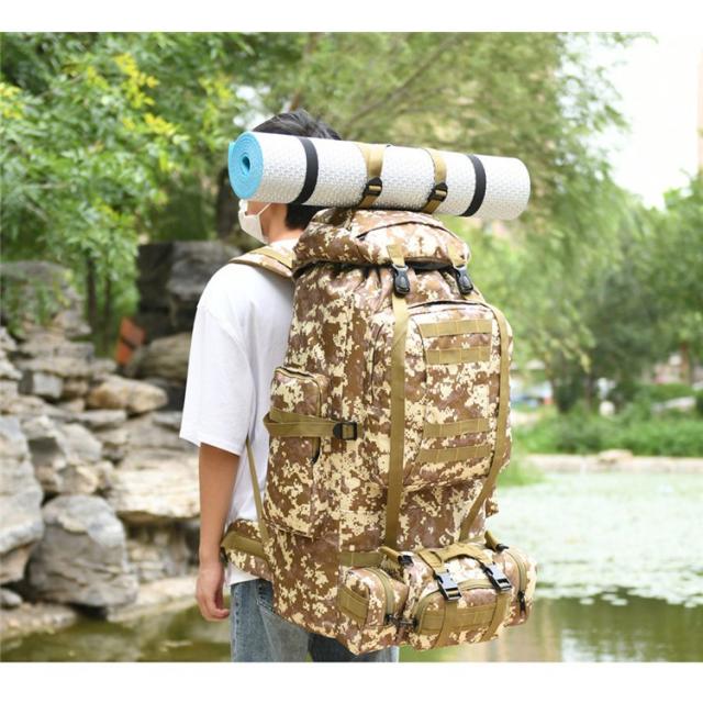 迷彩柄リュック EMPORIO ARMANI(エンポリオ・アルマーニ)迷彩柄バック