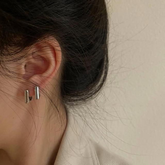 送料無料 フープピアス 軟骨ピアス リング フープ 小さめ 四角