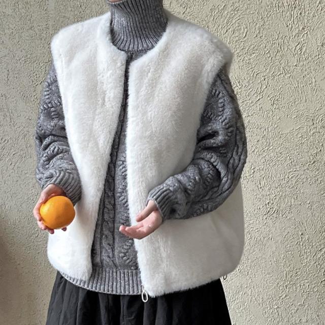 u25857トップス レディース ベスト ジレ 2色 韓国風 2024冬新作 カジュアル 厚手 / 8703の通販は 9,640円