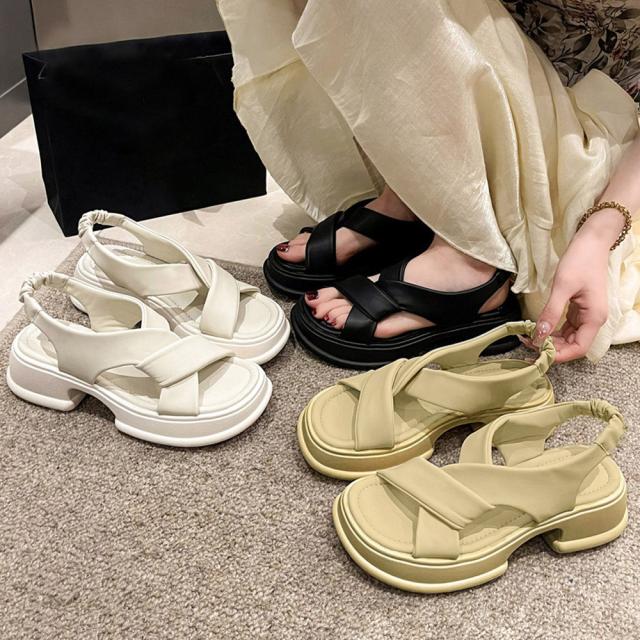 厚底サンダル クロスベルト 美脚 韓国夏 / ボリュームソール靴 ストラップサンダル 新作人気サンダル 20240522の通販は 5,050円