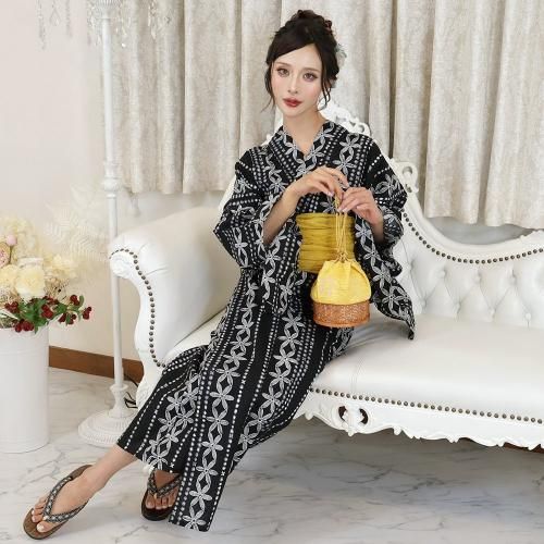 【グラシア】 浴衣 兵児帯 鼻緒下駄 3点セット 凛とした佇まいが引き立つ花柄ライン浴衣 ブラック フリーサイズ グラシア】 浴衣 兵児帯 鼻緒下駄 3点セット 凛とした佇まいが引き立つ