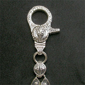 送料無料 シルバーアクセサリー 四体の悪魔シルバーキーチェーンの通販