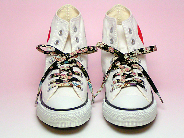 メール便 和柄靴紐ロング スニーカー用靴ひも おしゃれな平紐 色柄多数ちりめんメンズレディースクツヒモ 日本製シューレース 色86l の通販はau Pay マーケット 多数商品がメール便対応可 和柄グッズ和の輪 Au Pay マーケット店