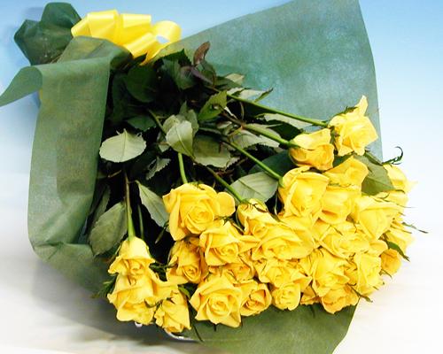 黄色いバラ 30本の花束 お買い得 送料無料 花 生花 花束 ブーケ プレゼント ギフト 贈り物 フラワーギフト 誕生日 結婚記念日 お見舞い お祝い お礼 結婚
