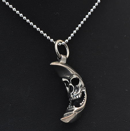 ネックレストップ 不気味に笑う月 ネックレス チェーン別売り Silver925 メンズ レディース アクセサリー ダーク ニヒル アレルギー対応 アクセ シルバー925 パンクファッション ゴスロリ ワンポイント ジュエリー 髑髏 ドクロ プレゼント ギフト ハロウィン_1