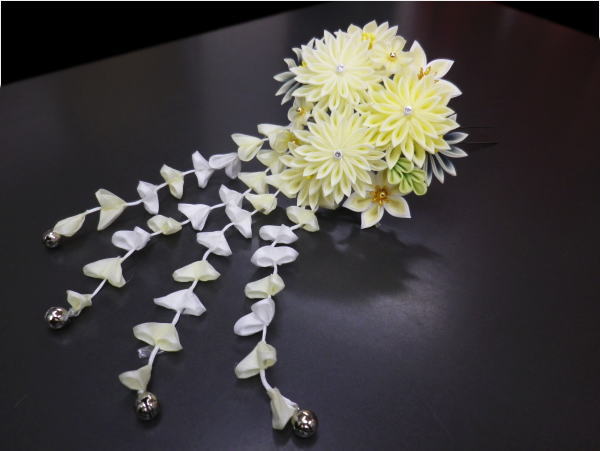 振袖成人式 袴に 舞妓風花珠ダラリ髪飾り かんざし オフホワイトの通販はau Pay マーケット 和さくら庵