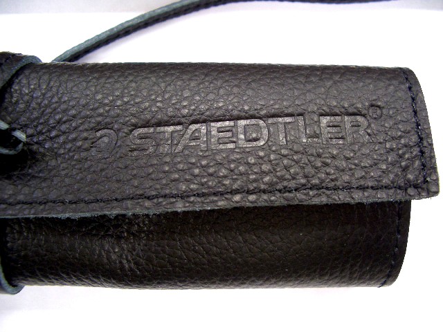ステッドラー 本革ペンケース 900LC 巻くタイプ 5000円 仕切付 レザー