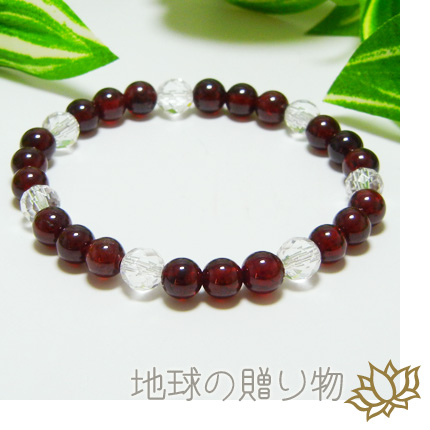 天然石◆１月誕生石・負を取り除き愛を実らせるガーネット&水晶6ｍｍブレスレットの通販は 6,582円