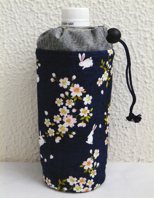 ペットボトル カバー ケース ホルダー 和柄 桜うさぎ紺 日本製 女性用 レディースの通販はau Pay マーケット 和さくら庵 ペットボトル カバー ケース ホルダー 和柄 桜うさぎ紺 日本製 女性用 レディースの通販はau Pay マーケット 和さくら庵