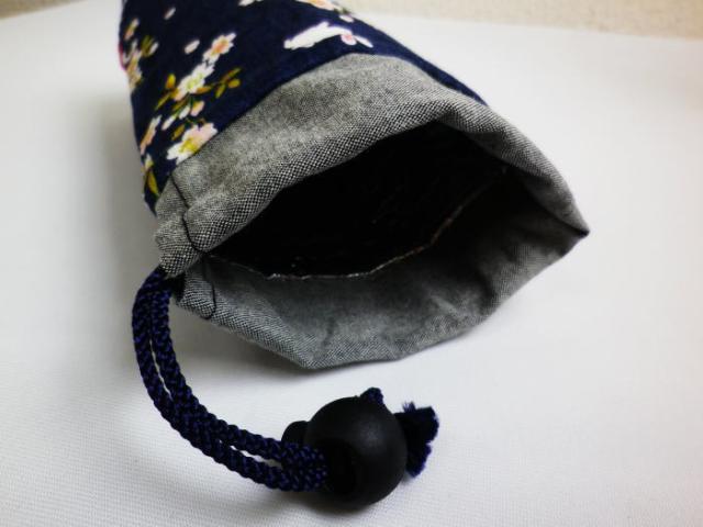 ペットボトル カバー ケース ホルダー 和柄 桜うさぎ紺 日本製 女性用 レディースの通販はau Pay マーケット 和さくら庵 ペットボトル カバー ケース ホルダー 和柄 桜うさぎ紺 日本製 女性用 レディースの通販はau Pay マーケット 和さくら庵