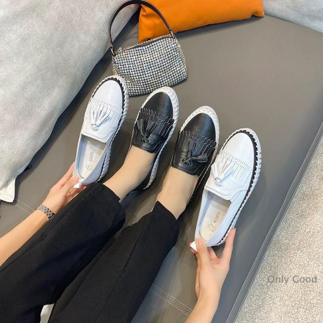スリッポン スニーカー レディース 厚底 本革 白 黒 ローファー ローカット ぺたんこ靴 大きいサイズ フリンジ おしゃれ カジュアルシューズ フラットシューズ