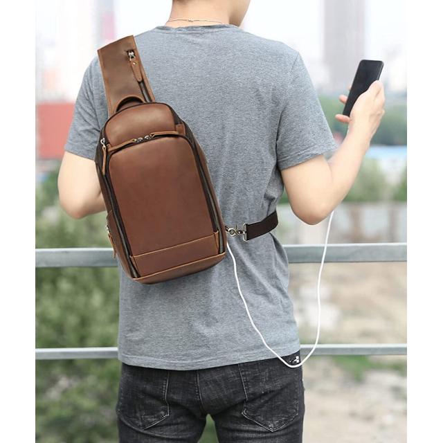 ブラウンレザー スリングバッグ のためにデザイン、制作された スプリットレザーのオートバイバッグ