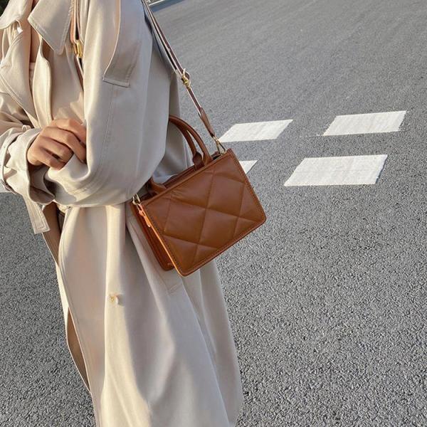 ミニショルダーバッグ レディース ショルダーバッグ 斜めがけバッグ ポシェット お財布ポシェット サコッシュ 革 キルティング ミニバッグ 肩掛け おしゃれ 黒