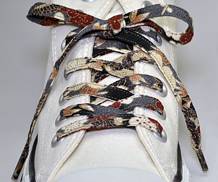 メール便 和柄靴紐ロング スニーカー用靴ひも おしゃれな平紐 色柄多数ちりめんメンズレディースクツヒモ 日本製シューレース 色276l の通販はau Pay マーケット 多数商品がメール便対応可 和柄グッズ和の輪 Au Pay マーケット店