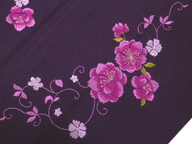 【お買上 新品】 小振袖 二尺袖 袴 長襦袢 3点セット 赤色ストライプ地牡丹古典花 フリー 濃紫地刺繍袴 卒業式 謝恩会 購入 女性用 レディース お買上 新品】 小振袖 二尺袖 袴 長襦袢 3点セット 赤色ストライプ地